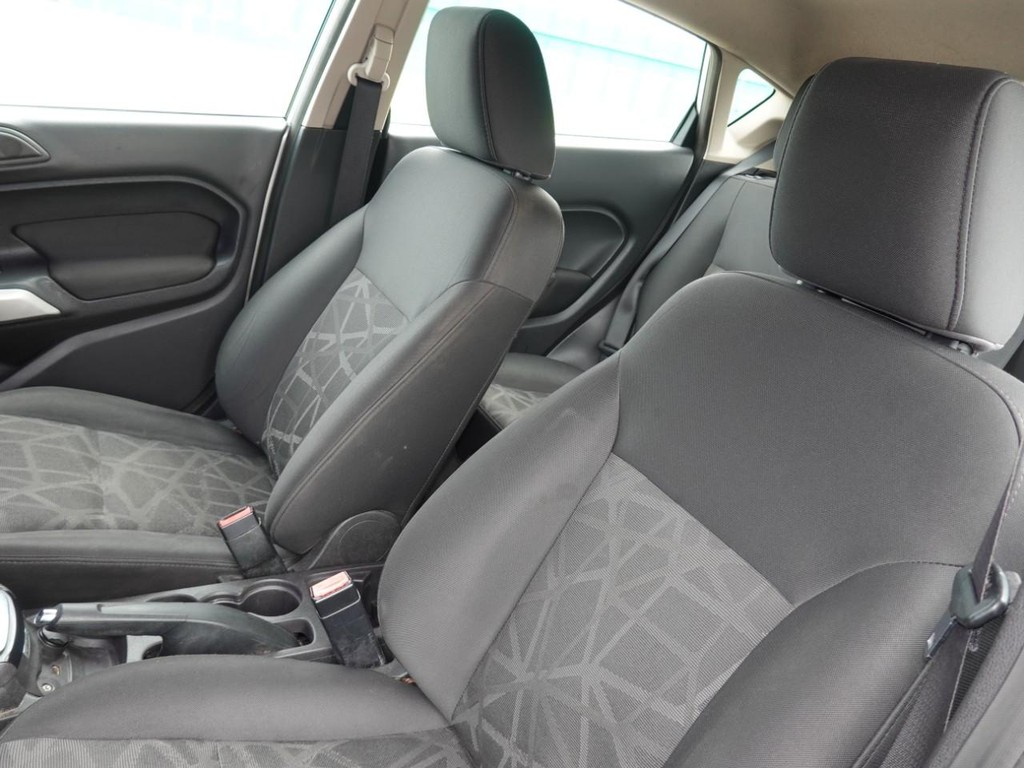 Ford Fiesta Vehicle Full-screen Gallery Image 15