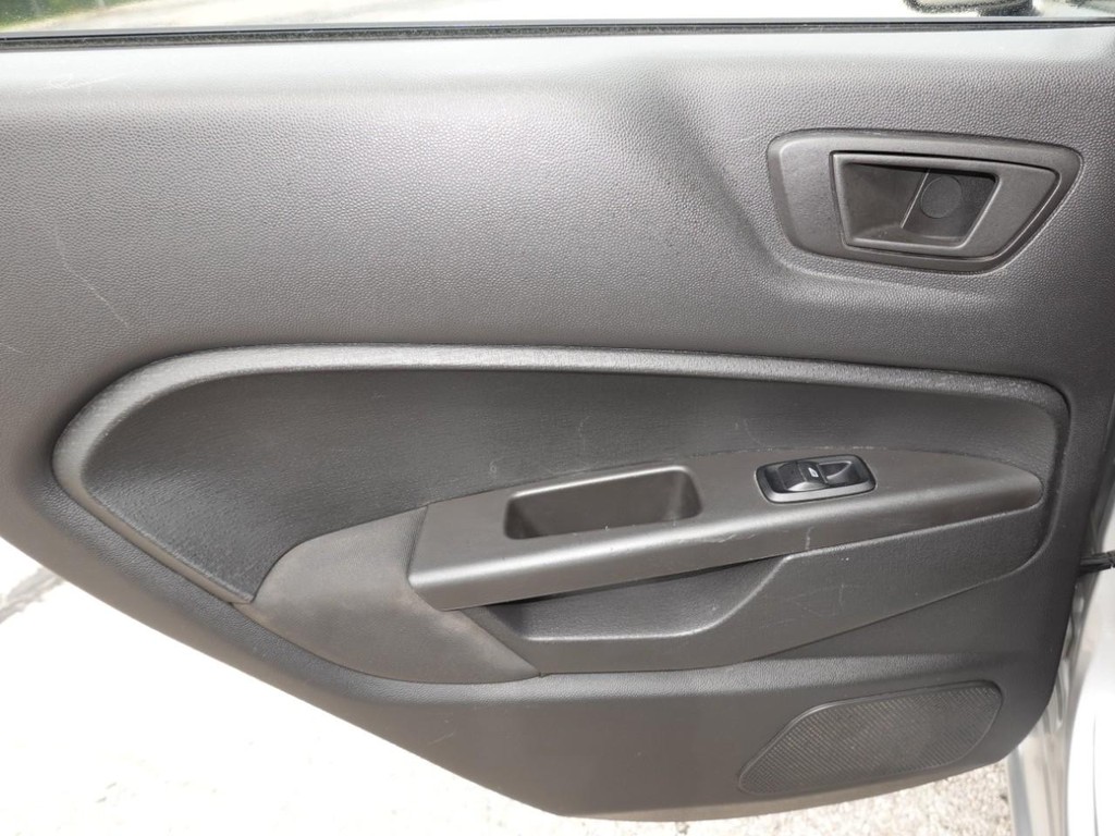 Ford Fiesta Vehicle Full-screen Gallery Image 18