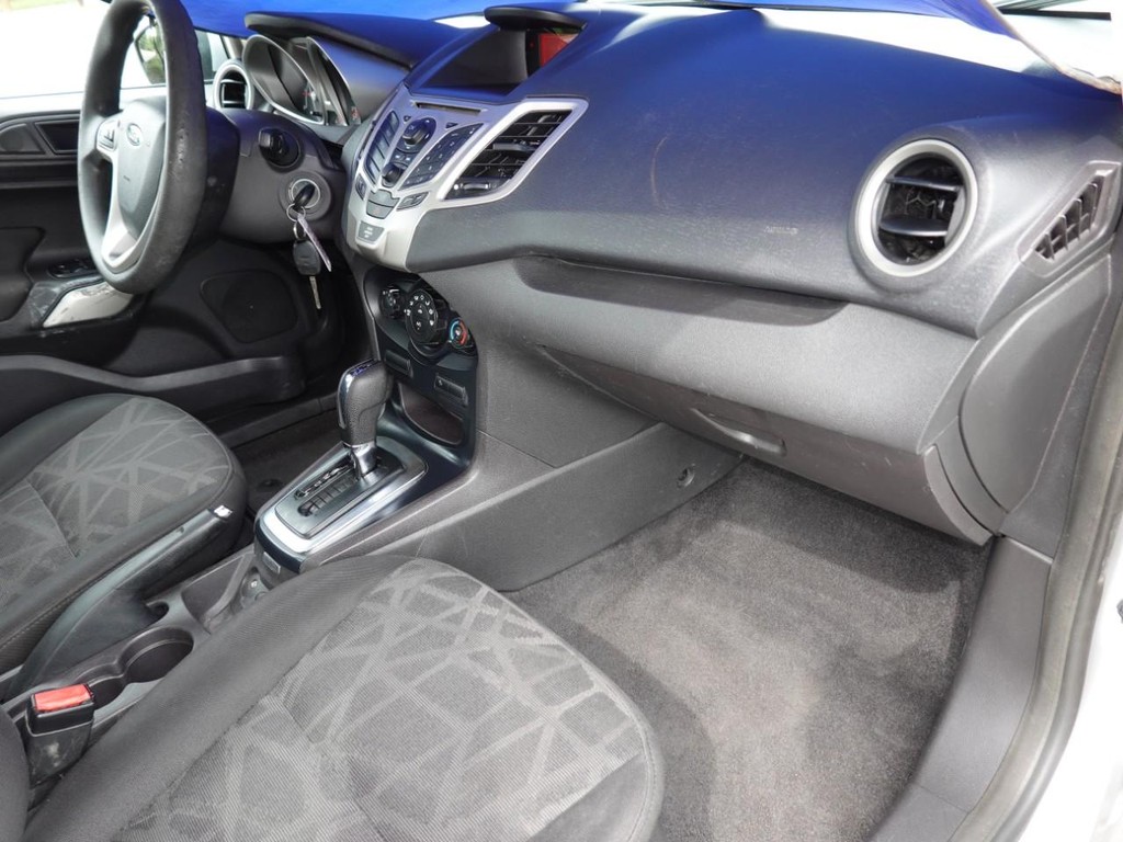 Ford Fiesta Vehicle Full-screen Gallery Image 19