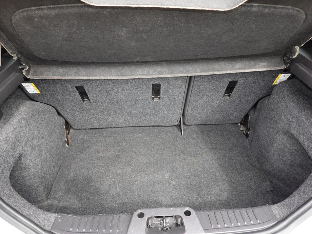 Ford Fiesta Vehicle Full-screen Gallery Image 24
