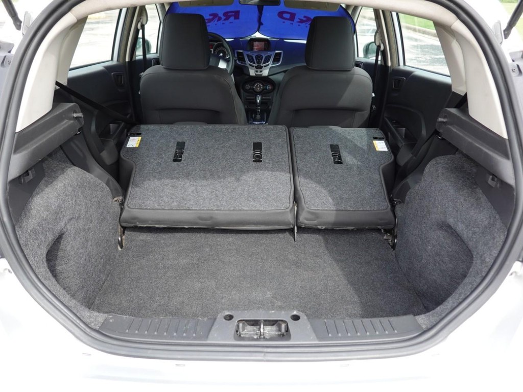 Ford Fiesta Vehicle Full-screen Gallery Image 25
