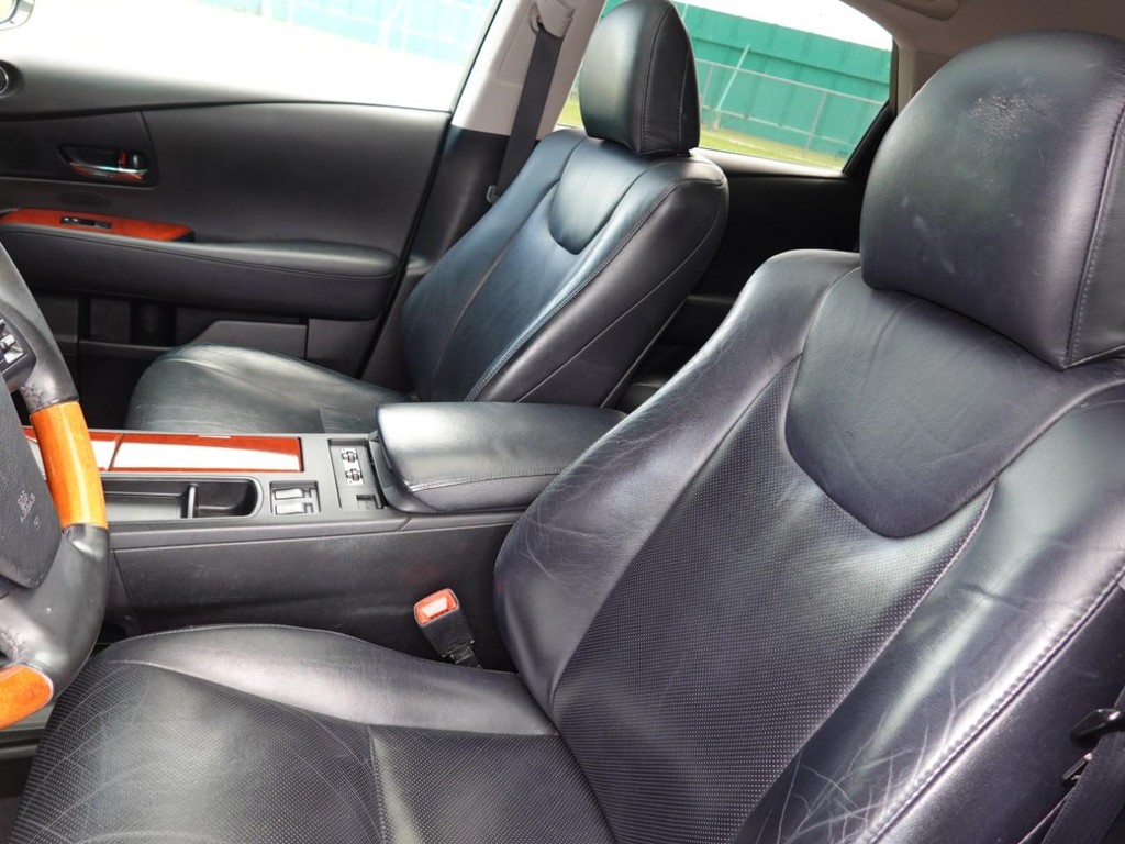Lexus RX 350 Vehicle Full-screen Gallery Image 16