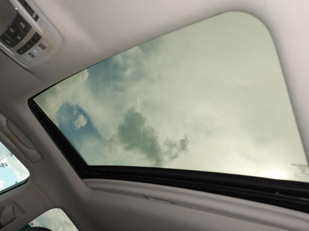 Lexus RX 350 Vehicle Full-screen Gallery Image 17