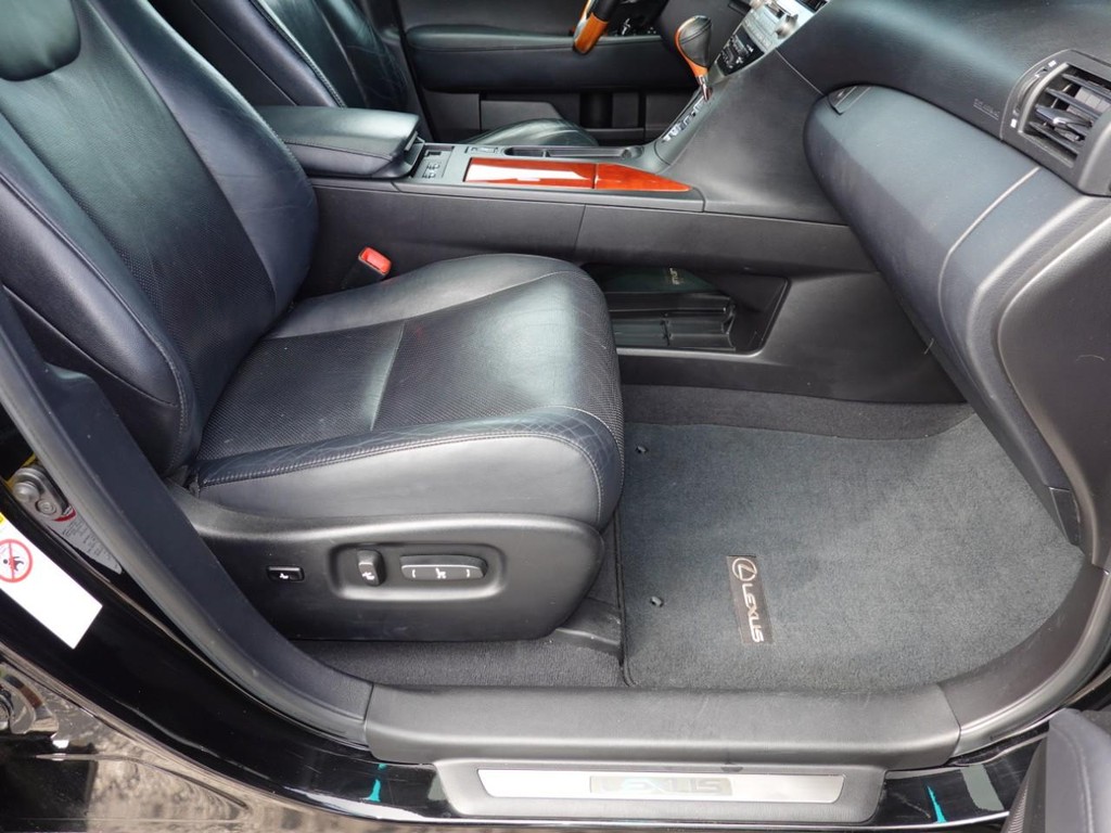 Lexus RX 350 Vehicle Full-screen Gallery Image 23