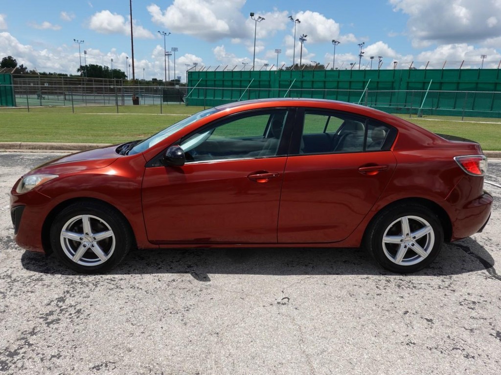 Mazda Mazda3 Sedan Vehicle Full-screen Gallery Image 04