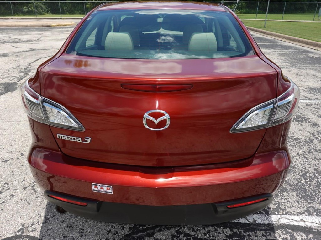 Mazda Mazda3 Sedan Vehicle Full-screen Gallery Image 06