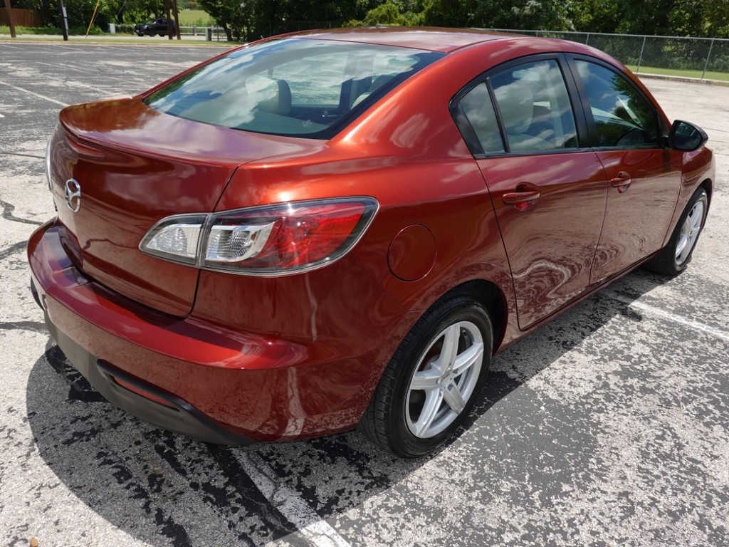 Mazda Mazda3 Sedan Vehicle Full-screen Gallery Image 07