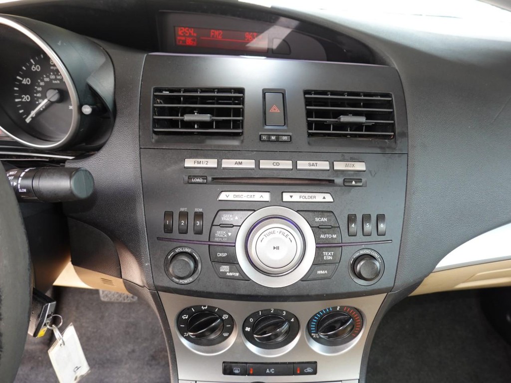 Mazda Mazda3 Sedan Vehicle Full-screen Gallery Image 14
