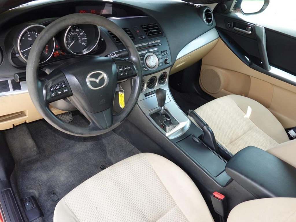 Mazda Mazda3 Sedan Vehicle Full-screen Gallery Image 16