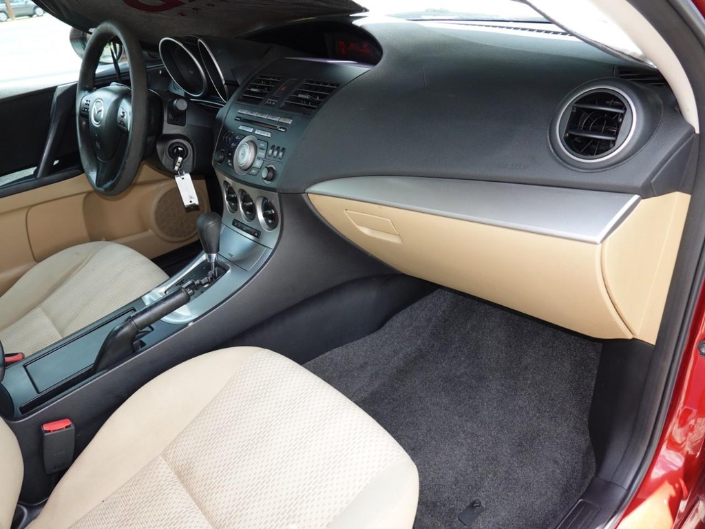 Mazda Mazda3 Sedan Vehicle Full-screen Gallery Image 19
