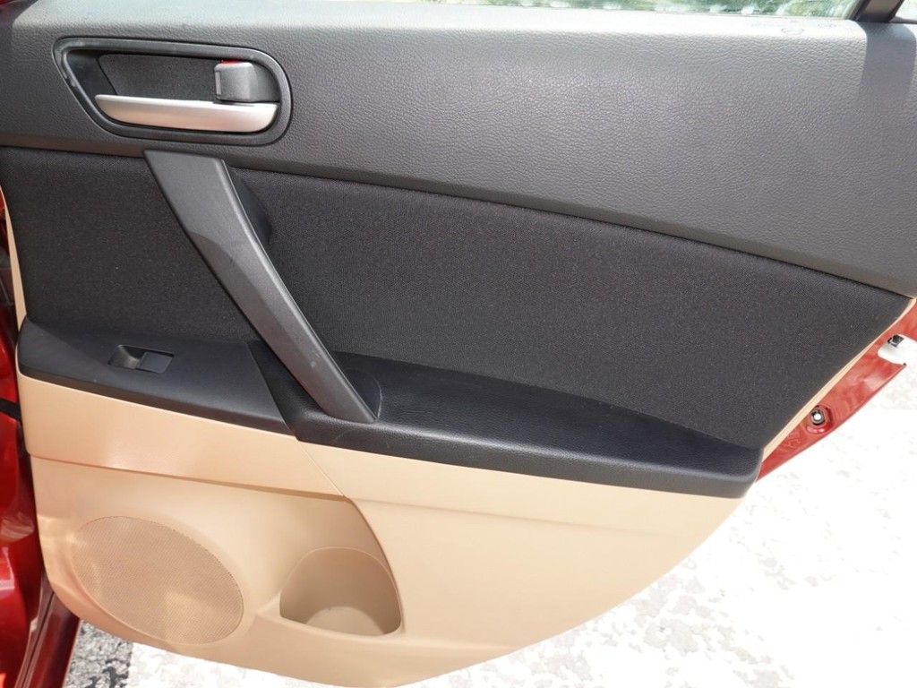 Mazda Mazda3 Sedan Vehicle Full-screen Gallery Image 23