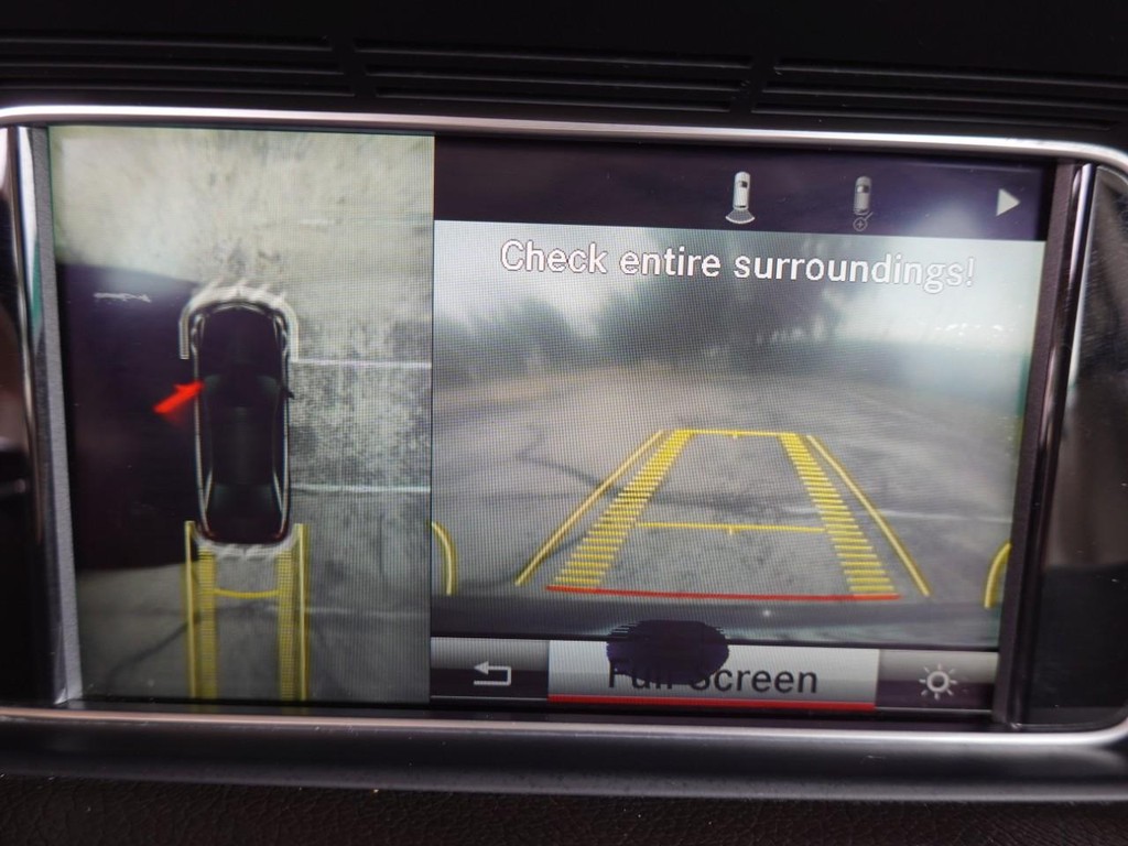 Mercedes-Benz E-Class Vehicle Full-screen Gallery Image 15