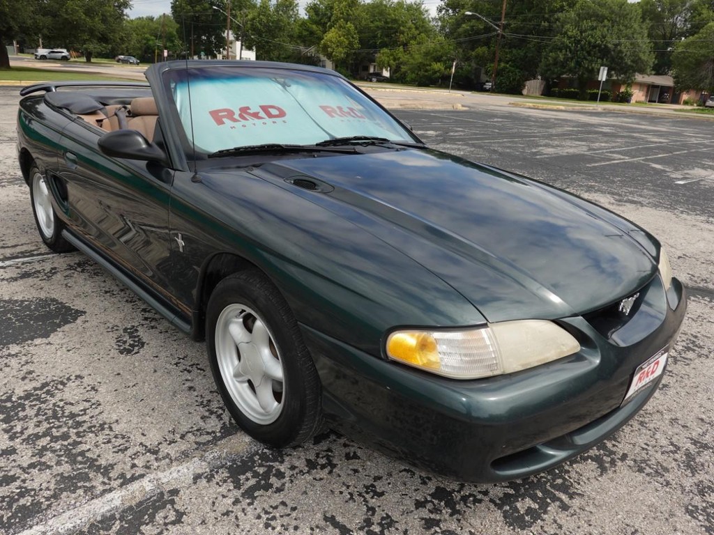 Ford Mustang Vehicle Full-screen Gallery Image 01