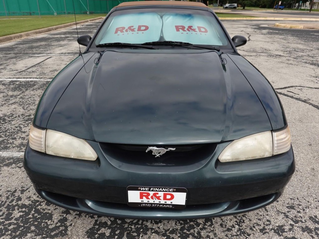 Ford Mustang Vehicle Full-screen Gallery Image 02