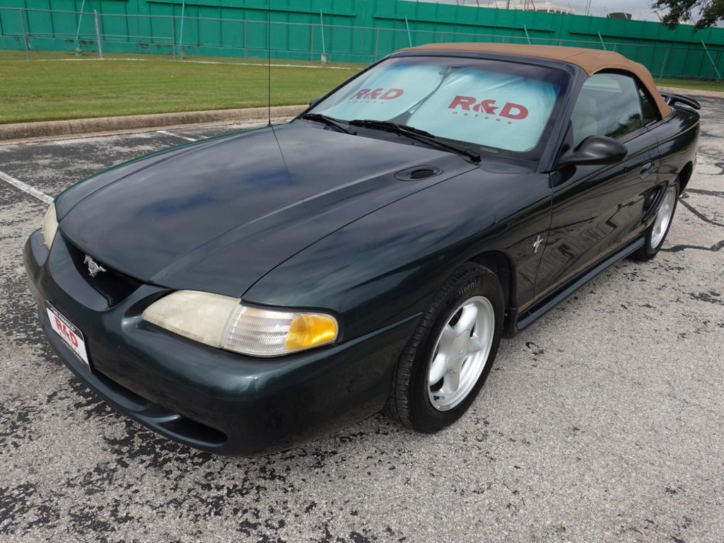Ford Mustang Vehicle Full-screen Gallery Image 03