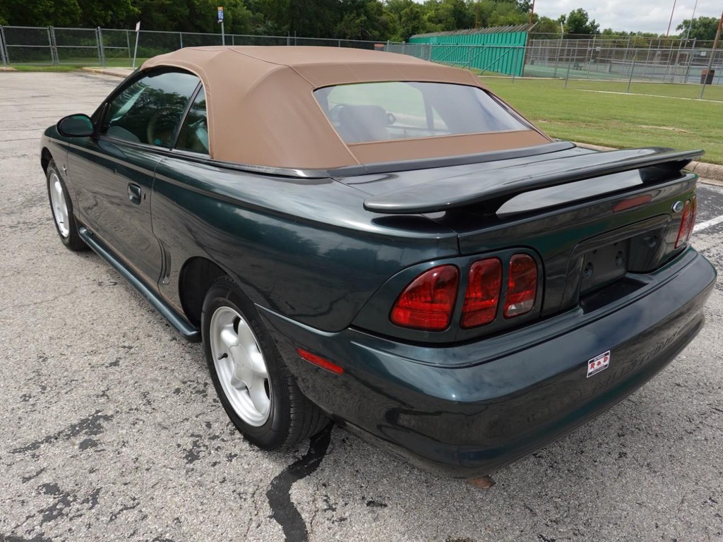 Ford Mustang Vehicle Full-screen Gallery Image 05