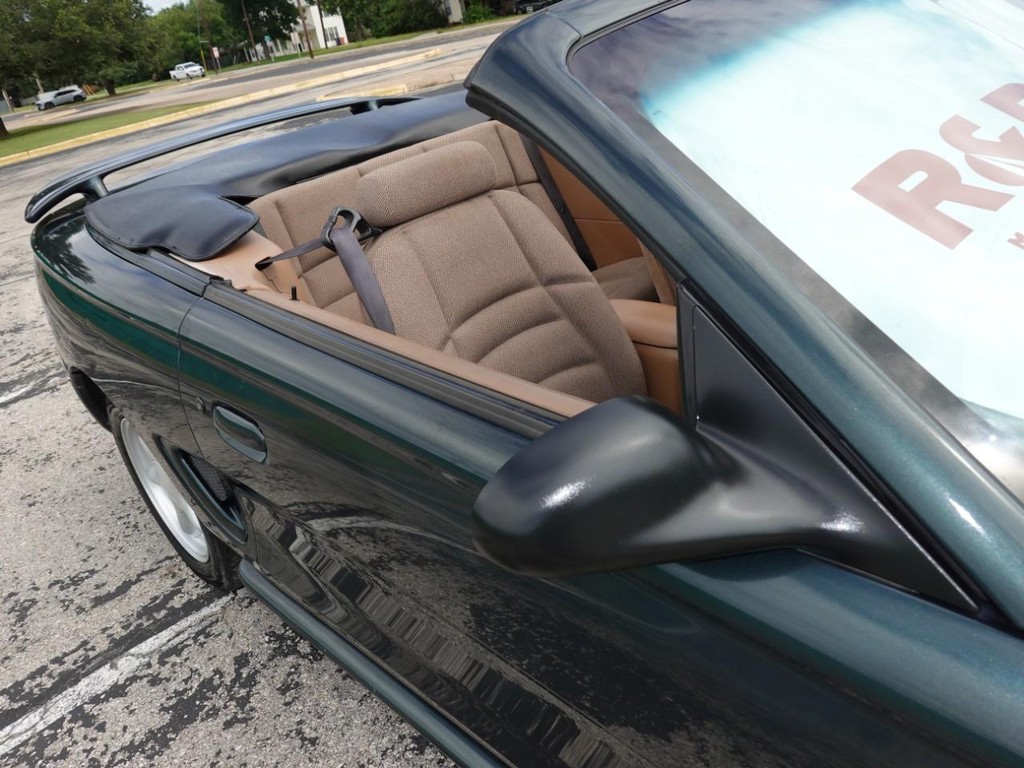 Ford Mustang Vehicle Full-screen Gallery Image 12