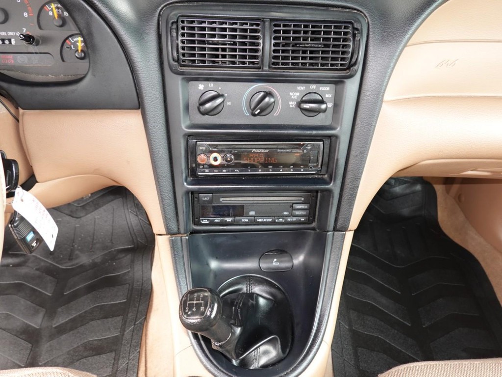 Ford Mustang Vehicle Full-screen Gallery Image 14