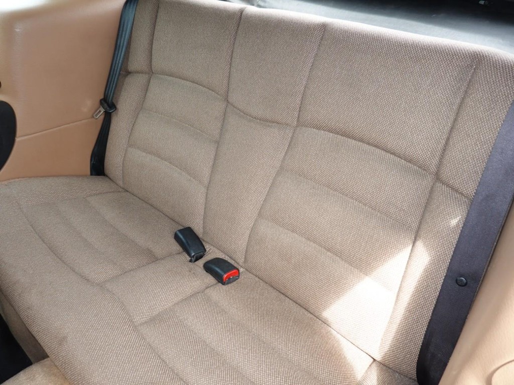 Ford Mustang Vehicle Full-screen Gallery Image 18