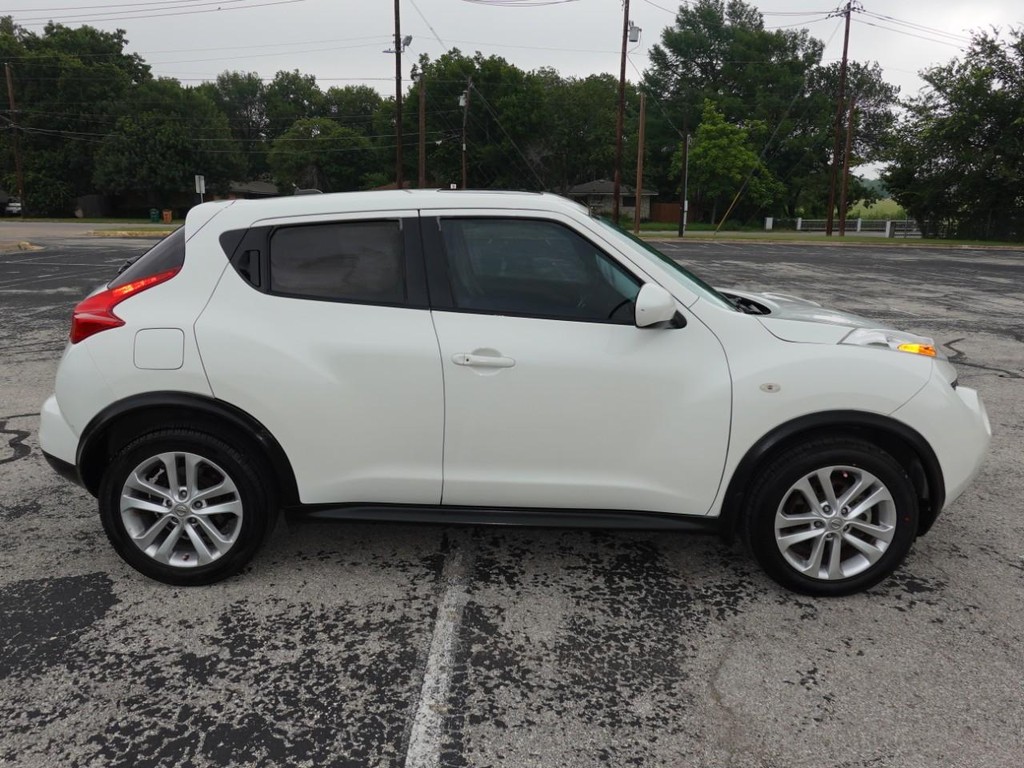 Nissan Juke Vehicle Full-screen Gallery Image 08