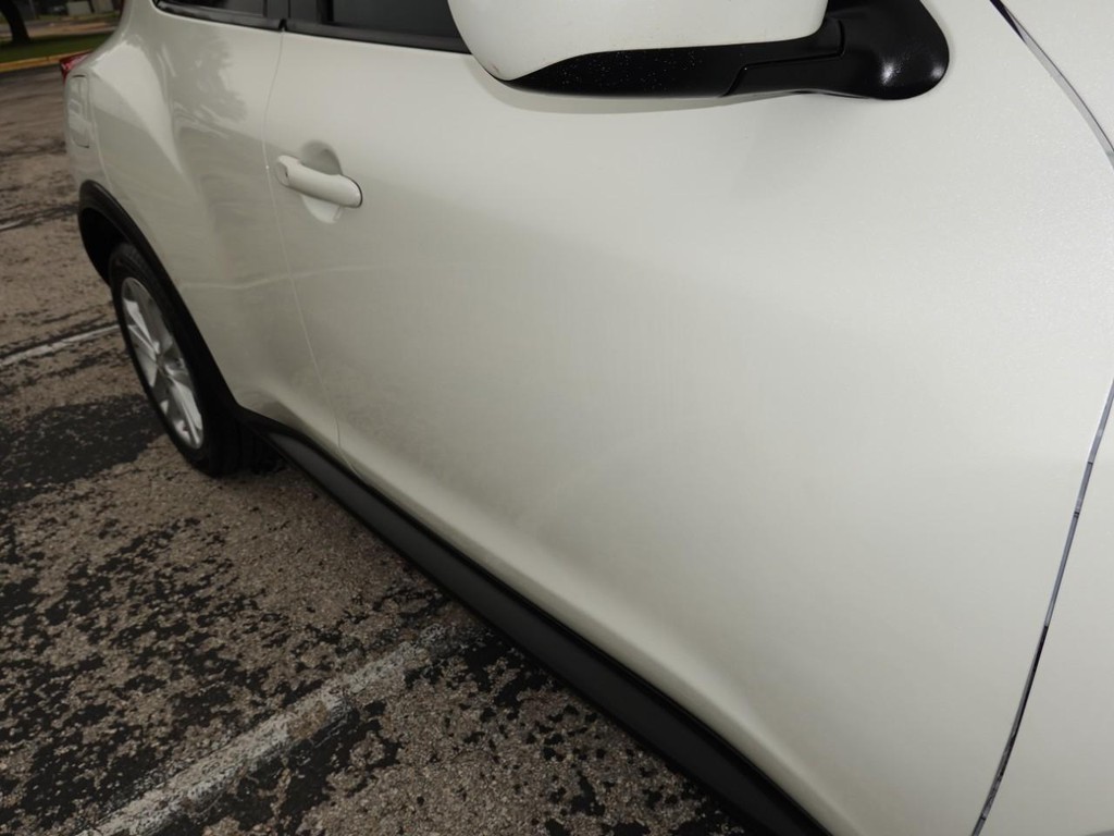 Nissan Juke Vehicle Full-screen Gallery Image 11