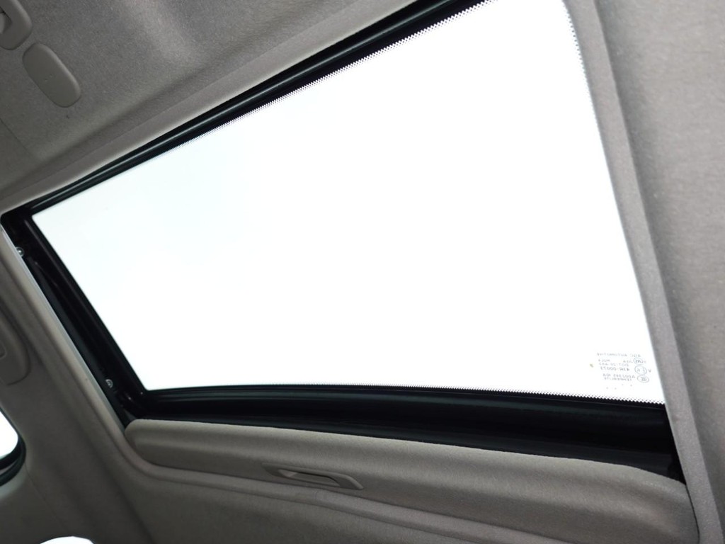 Nissan Juke Vehicle Full-screen Gallery Image 17