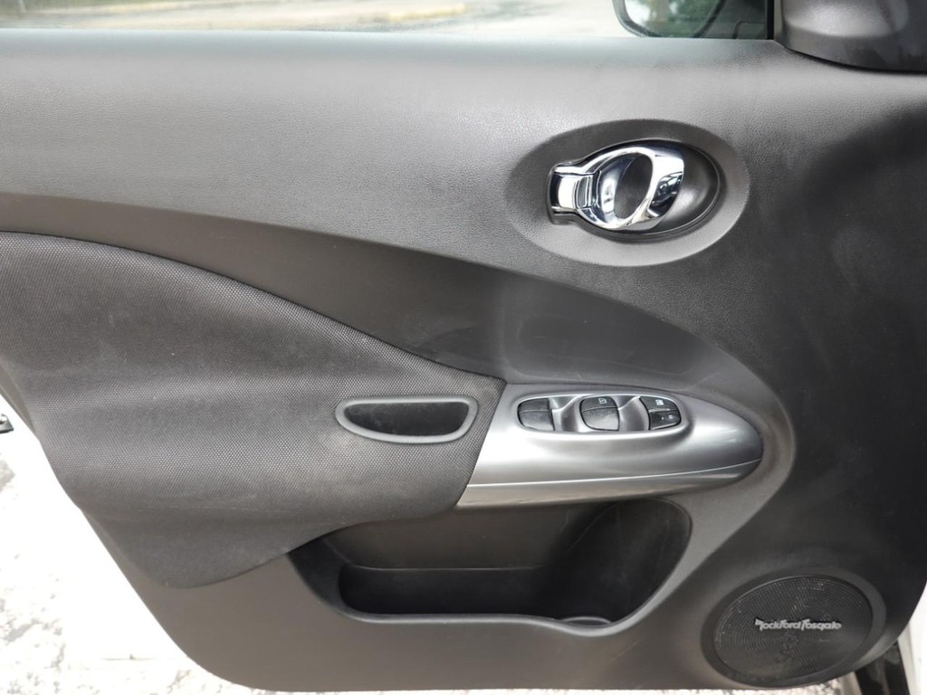 Nissan Juke Vehicle Full-screen Gallery Image 19