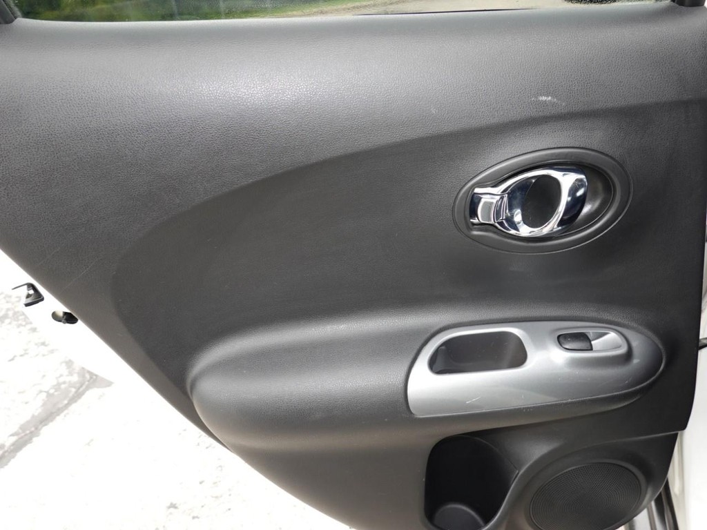 Nissan Juke Vehicle Full-screen Gallery Image 21