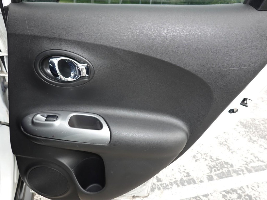 Nissan Juke Vehicle Full-screen Gallery Image 26