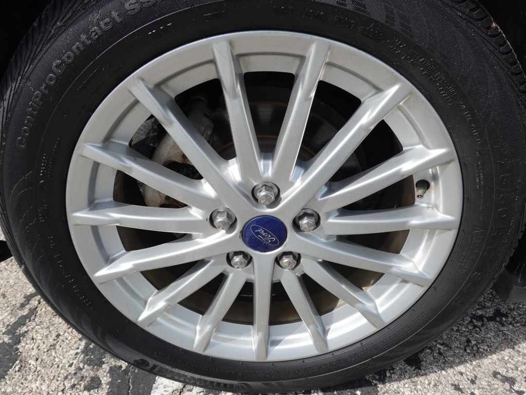 Ford C-Max Hybrid Vehicle Full-screen Gallery Image 09