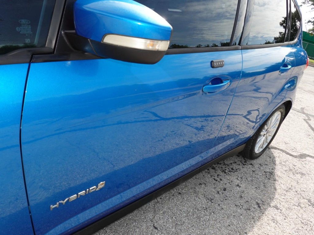 Ford C-Max Hybrid Vehicle Full-screen Gallery Image 10