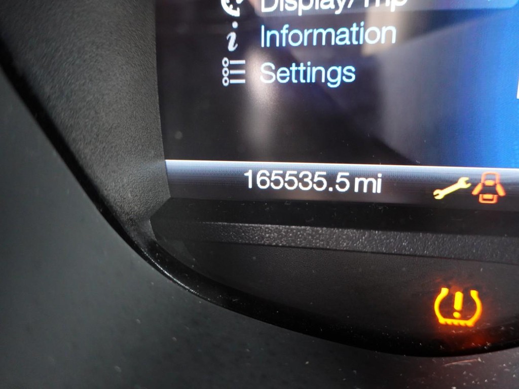Ford C-Max Hybrid Vehicle Full-screen Gallery Image 12