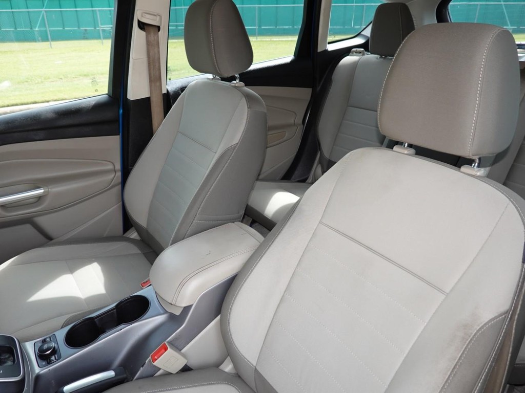 Ford C-Max Hybrid Vehicle Full-screen Gallery Image 15