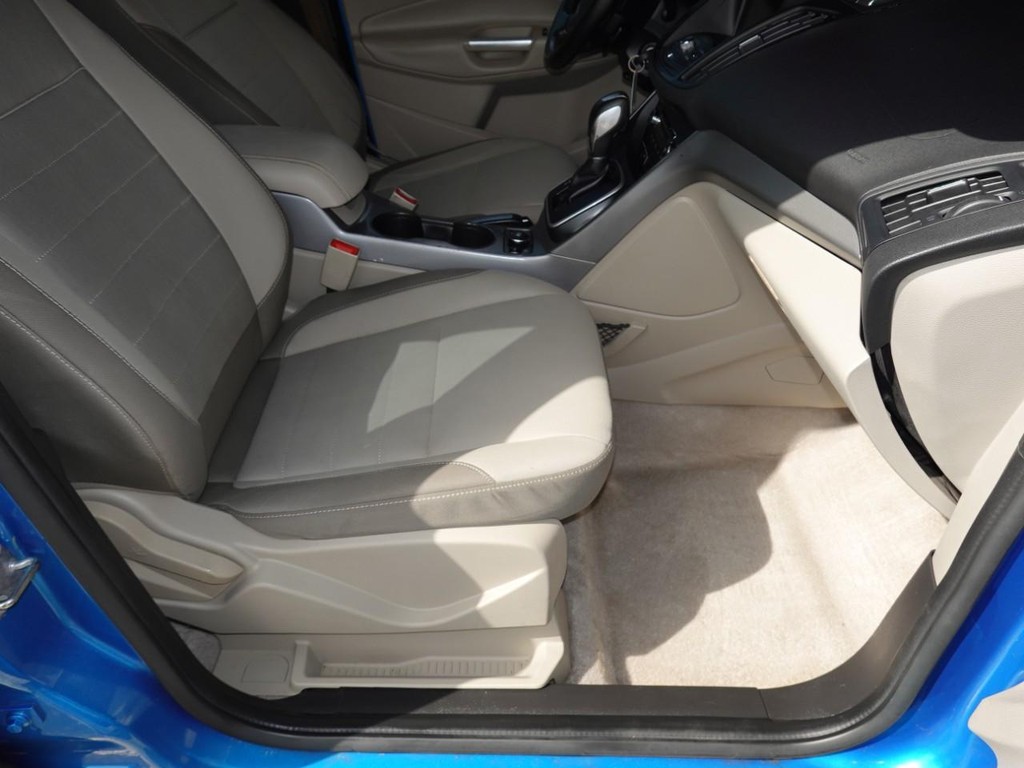 Ford C-Max Hybrid Vehicle Full-screen Gallery Image 21