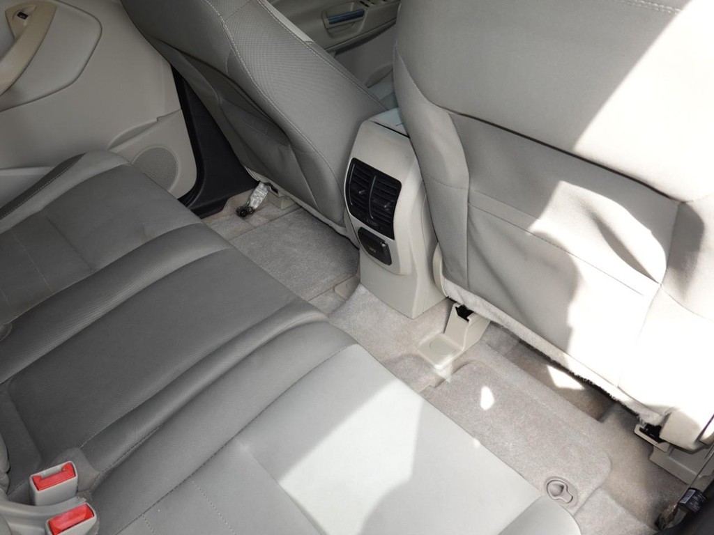 Ford C-Max Hybrid Vehicle Full-screen Gallery Image 23