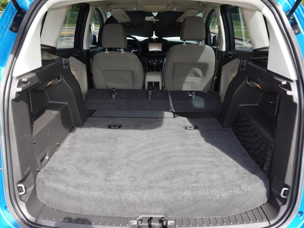 Ford C-Max Hybrid Vehicle Full-screen Gallery Image 26