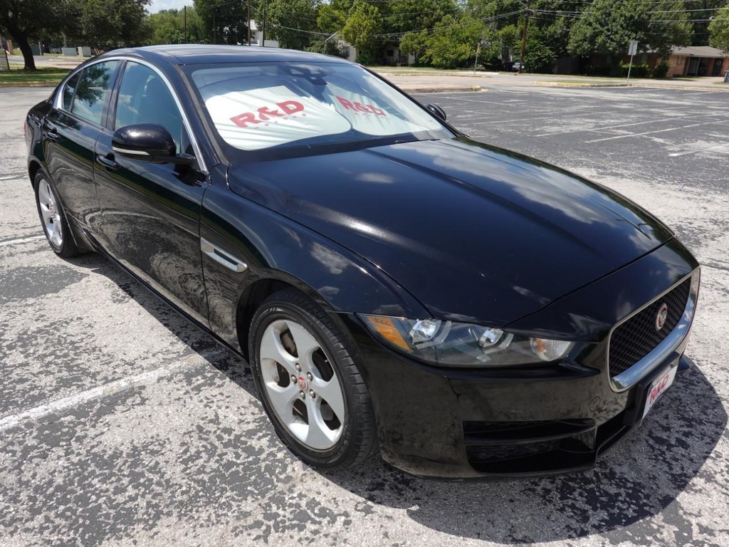 2017 Jaguar XE 25t's photo