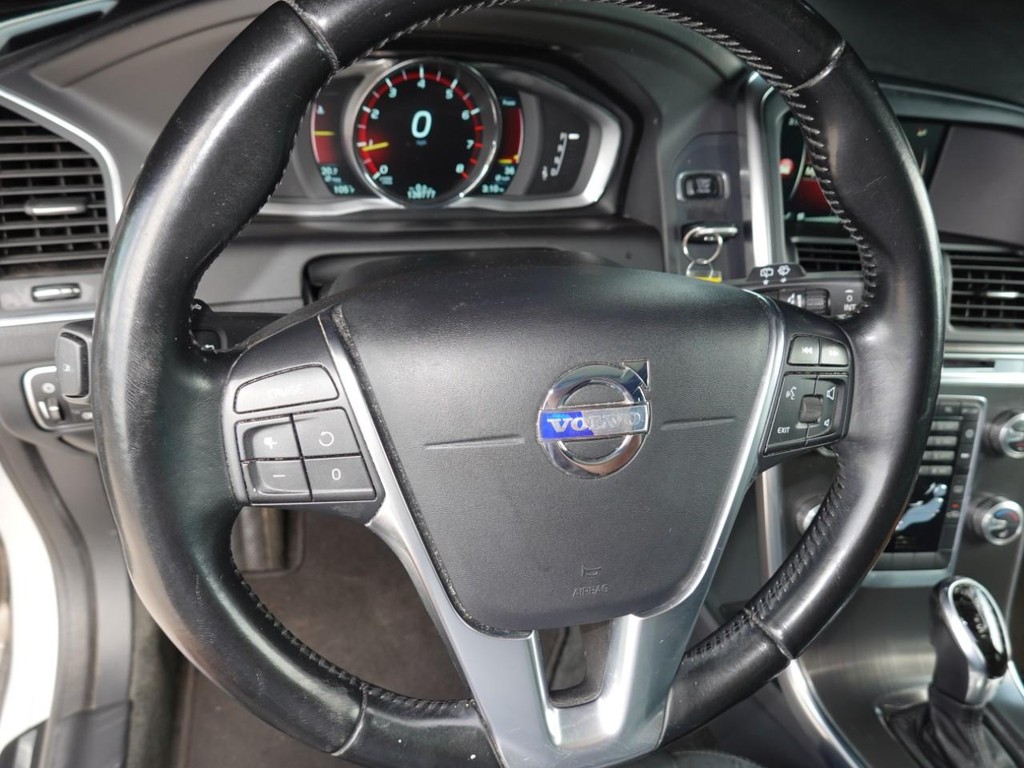 Volvo XC60 Vehicle Full-screen Gallery Image 13