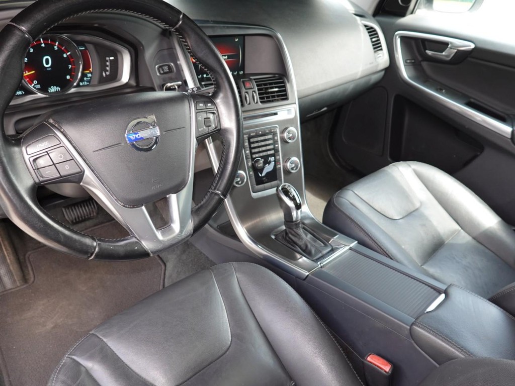 Volvo XC60 Vehicle Full-screen Gallery Image 17