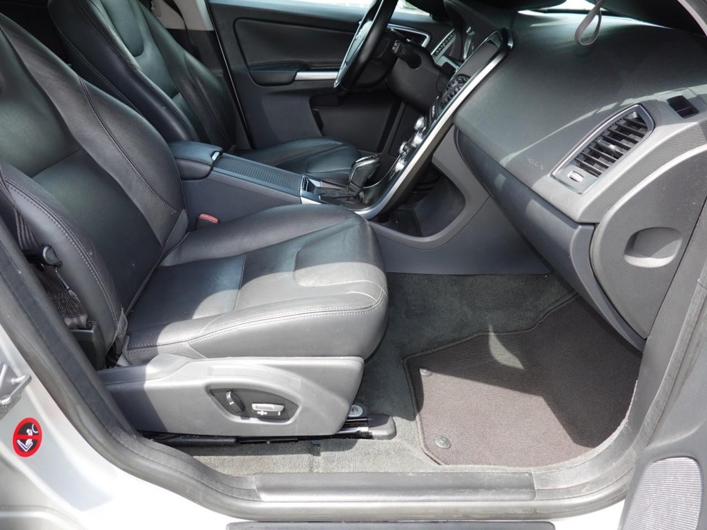 Volvo XC60 Vehicle Full-screen Gallery Image 22
