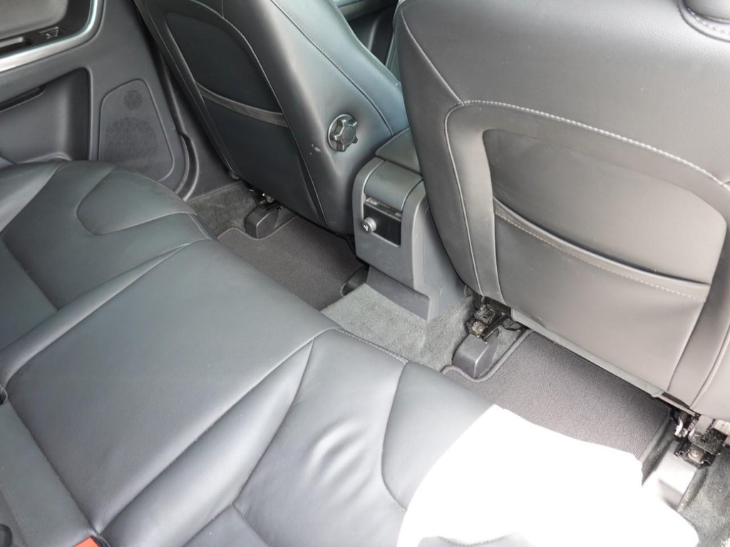 Volvo XC60 Vehicle Full-screen Gallery Image 24