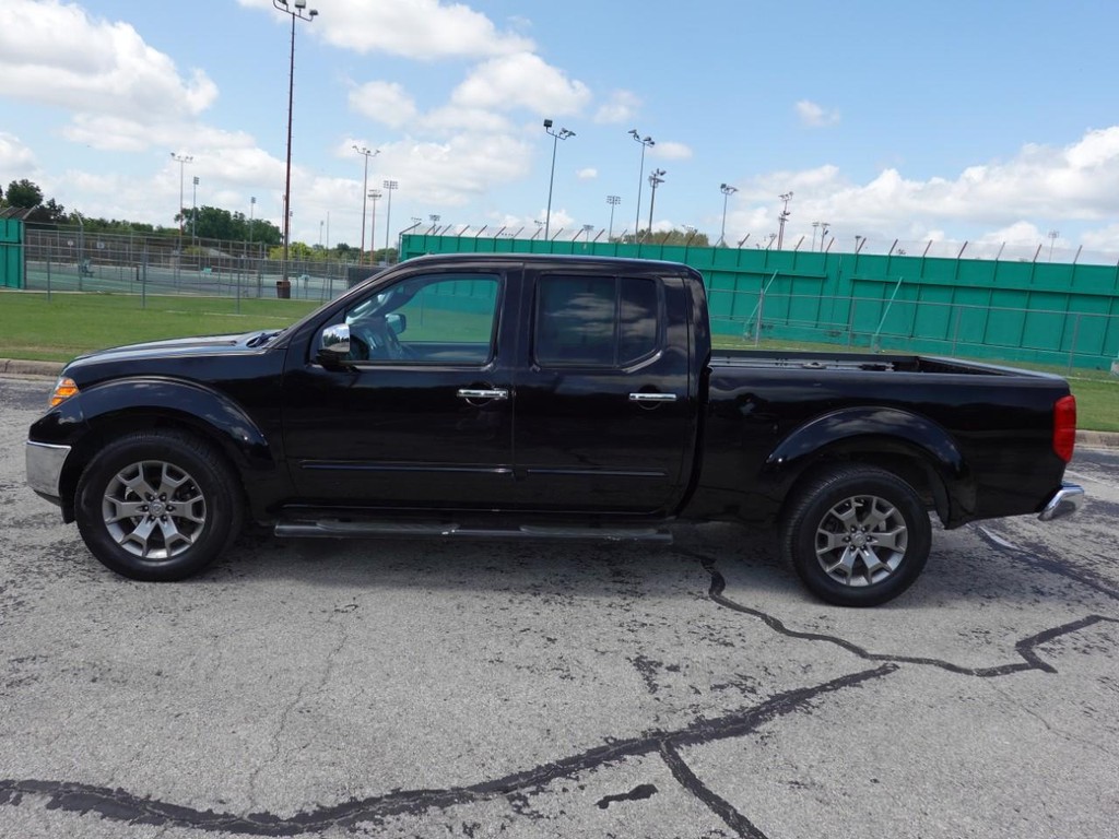 Nissan Frontier Vehicle Full-screen Gallery Image 04