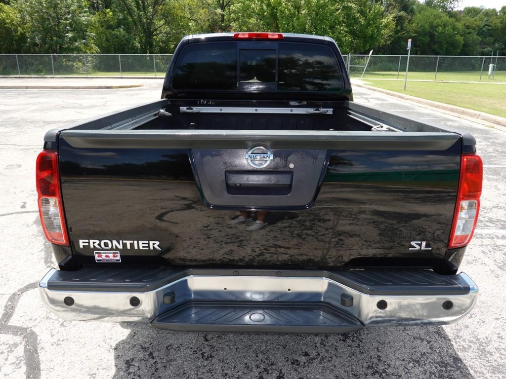 Nissan Frontier Vehicle Full-screen Gallery Image 06