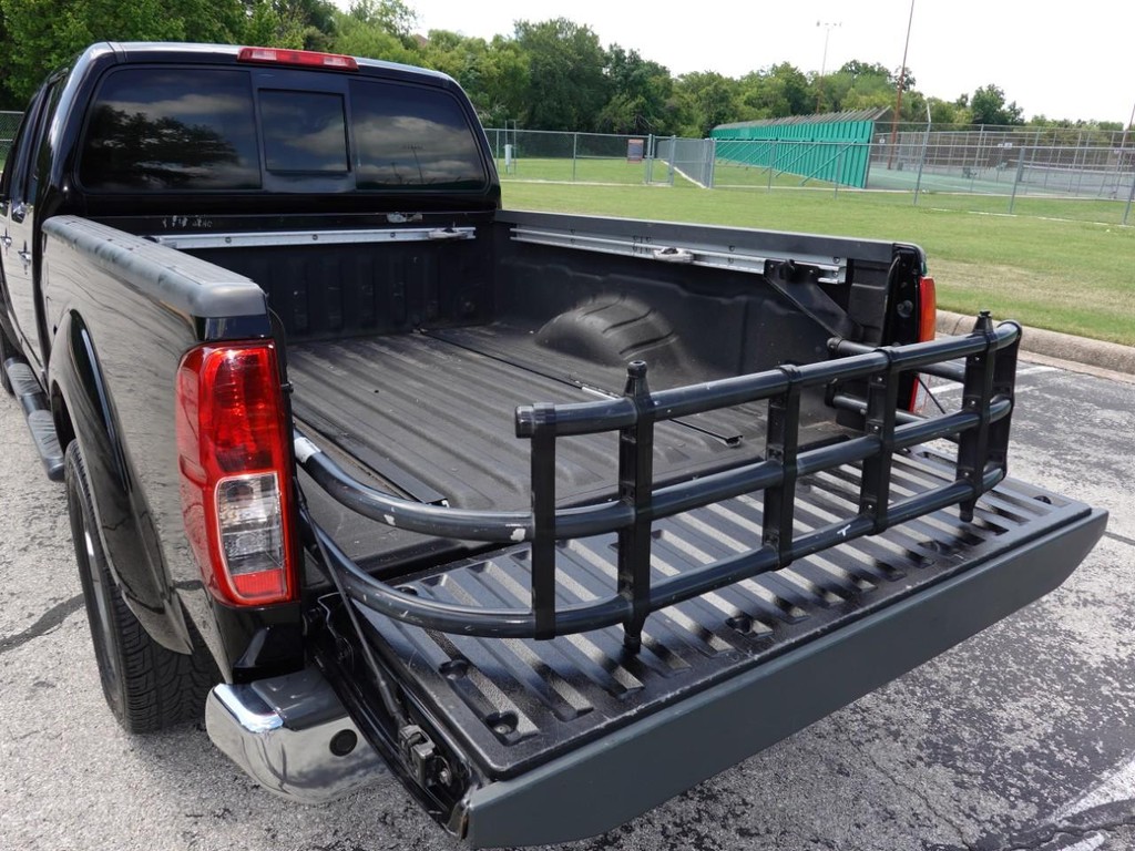 Nissan Frontier Vehicle Full-screen Gallery Image 07