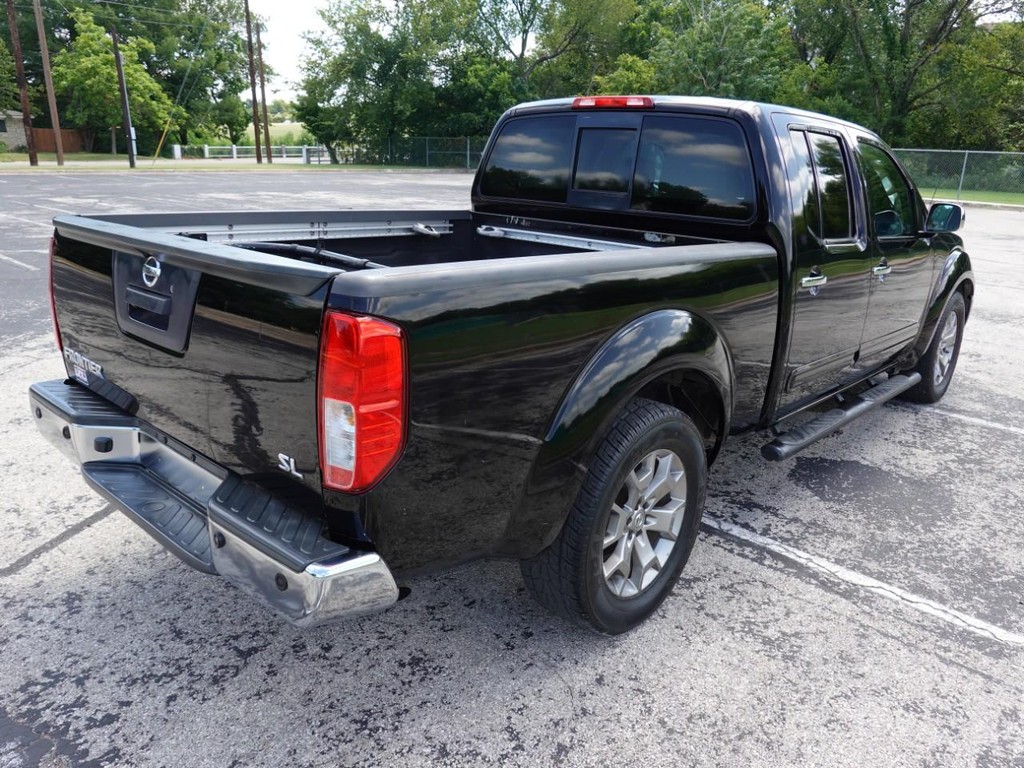 Nissan Frontier Vehicle Full-screen Gallery Image 08
