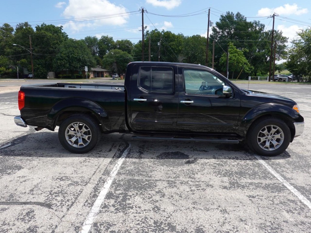 Nissan Frontier Vehicle Full-screen Gallery Image 09