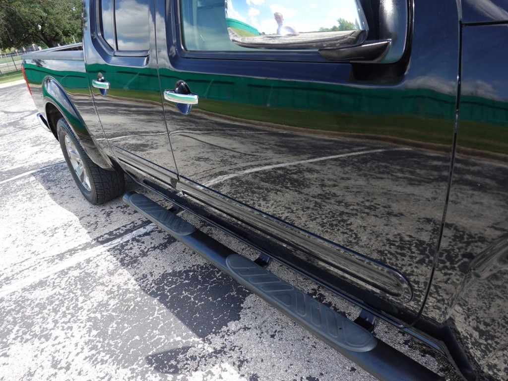 Nissan Frontier Vehicle Full-screen Gallery Image 12