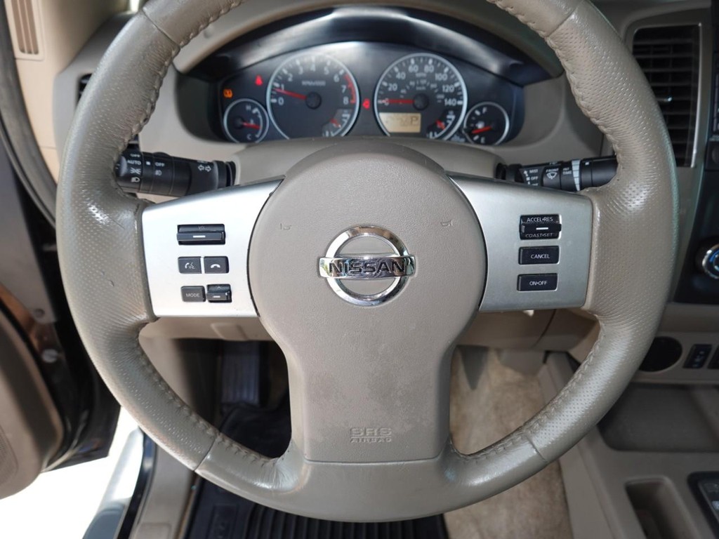Nissan Frontier Vehicle Full-screen Gallery Image 14