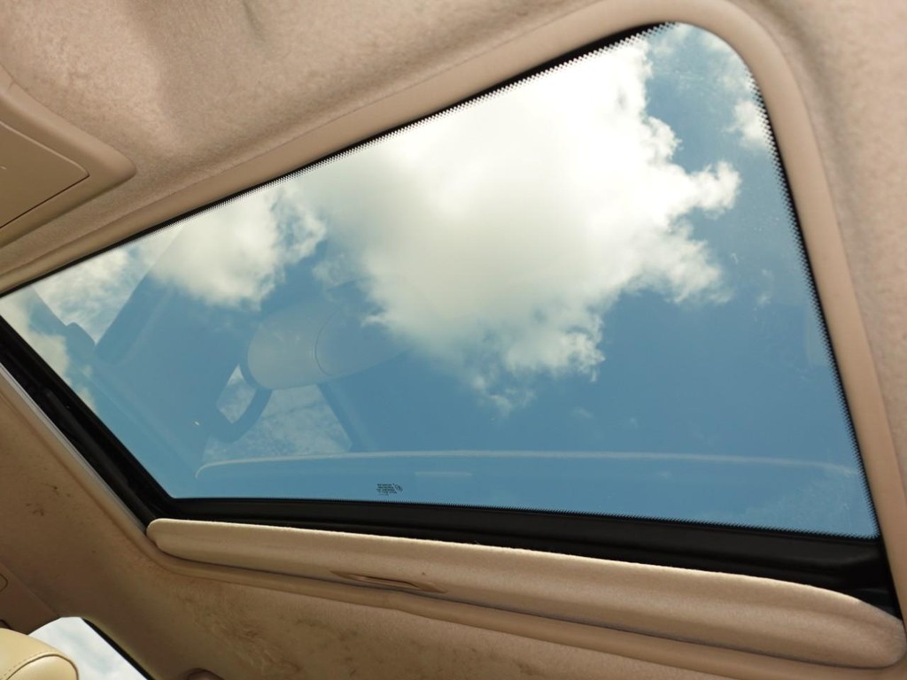 Nissan Frontier Vehicle Full-screen Gallery Image 18