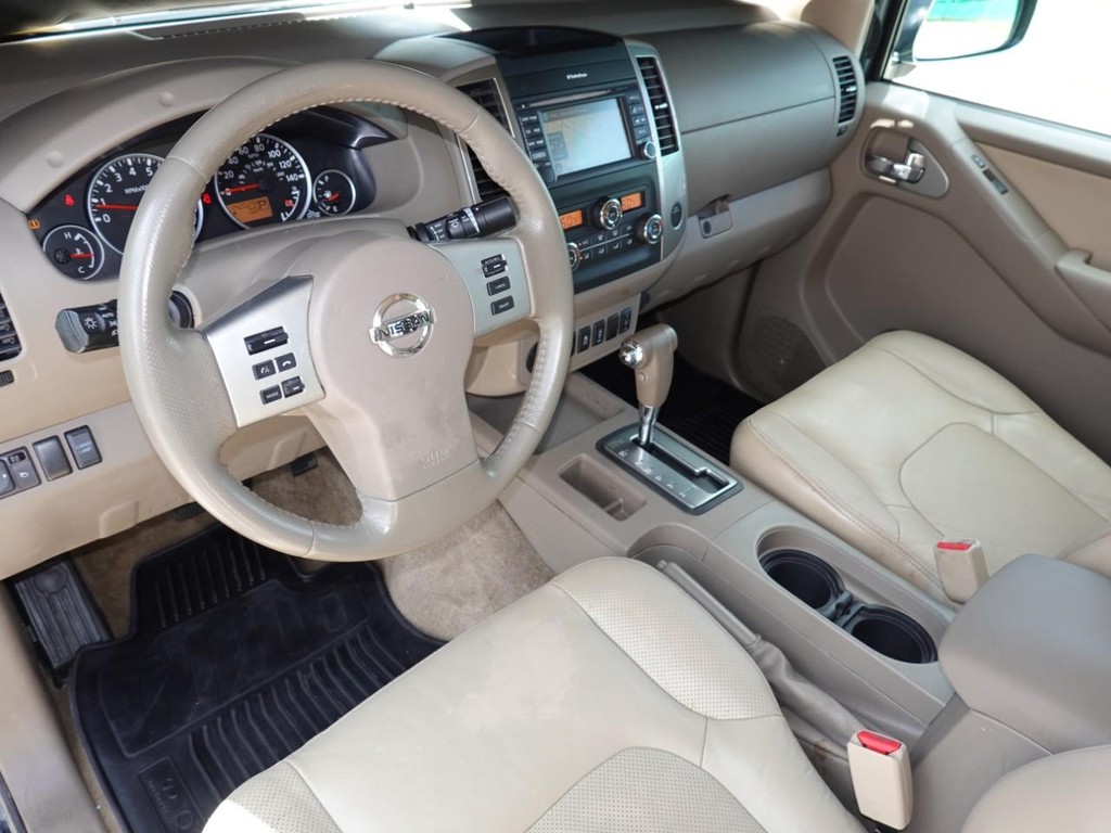 Nissan Frontier Vehicle Full-screen Gallery Image 19